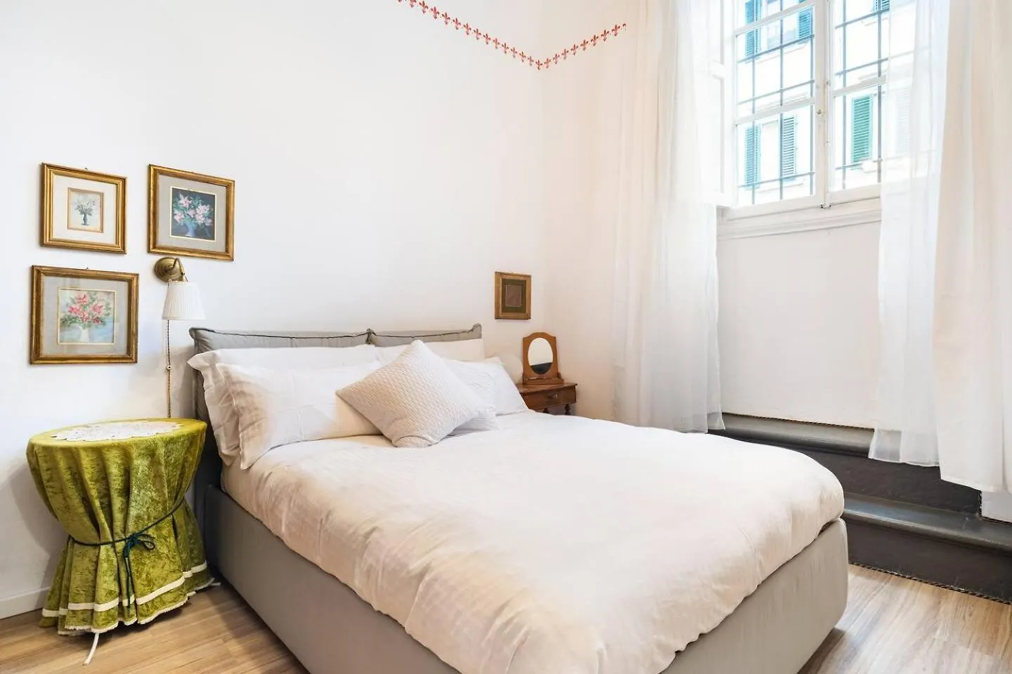 Apartment Comfy Unit Suitable For Work Street Level With Patio Florence