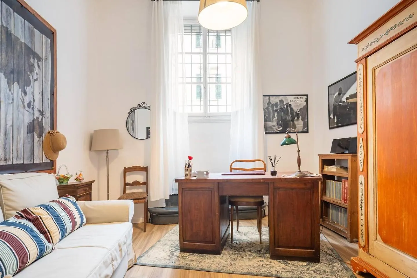 Comfy Unit Suitable For Work Street Level With Patio Florence Apartment