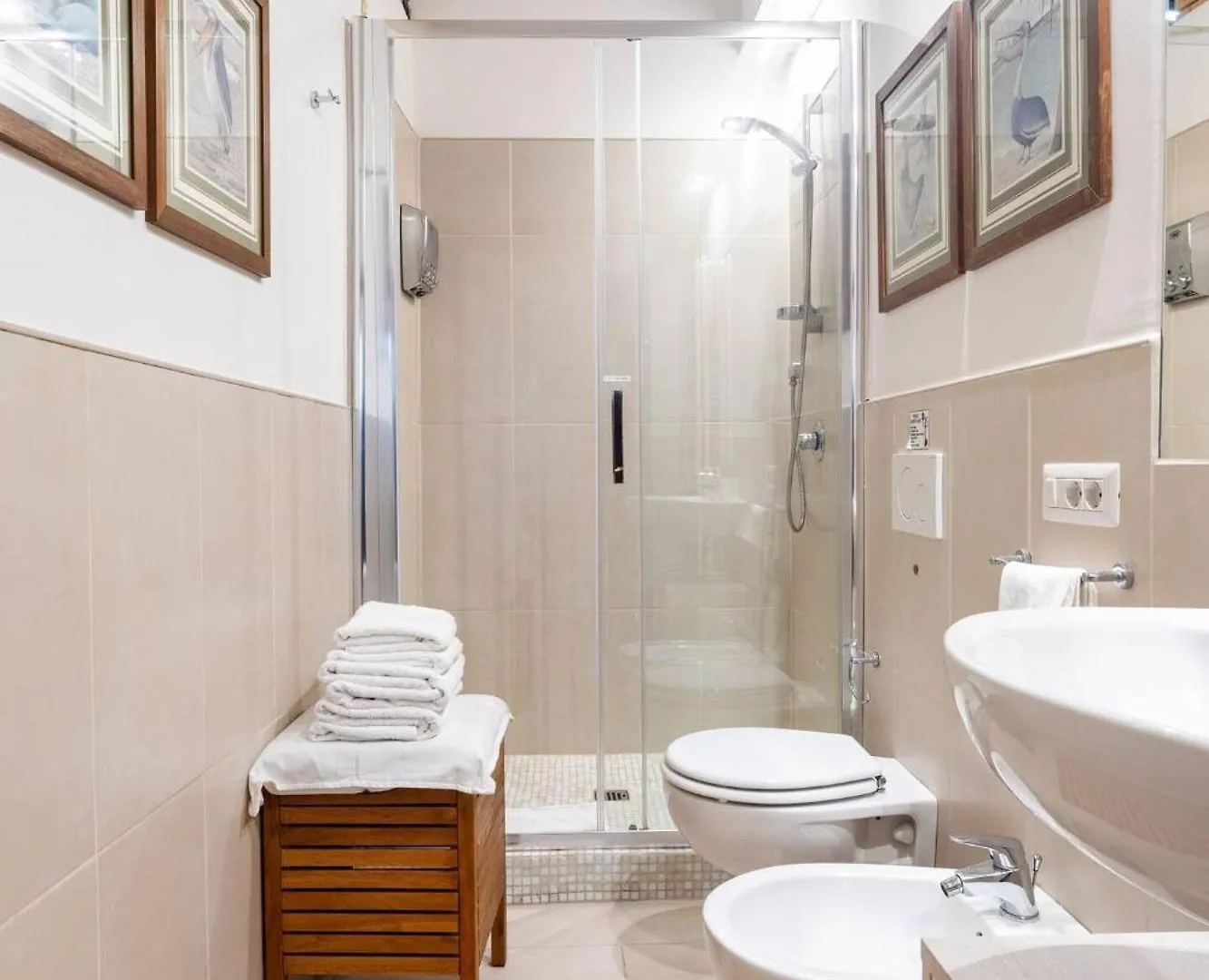 Comfy Unit Suitable For Work Street Level With Patio Florence 0*,