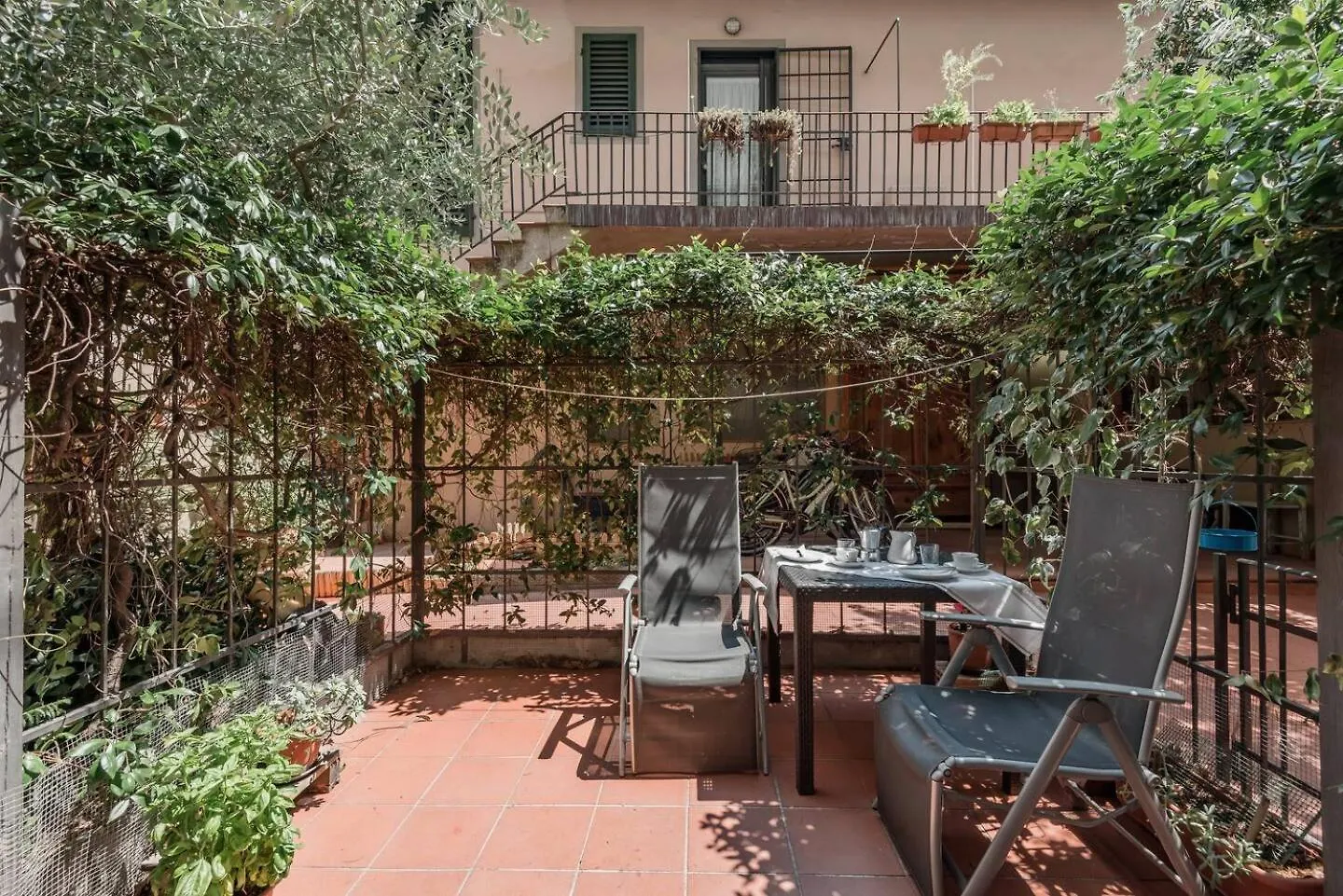 Comfy Unit Suitable For Work Street Level With Patio Florence Italy