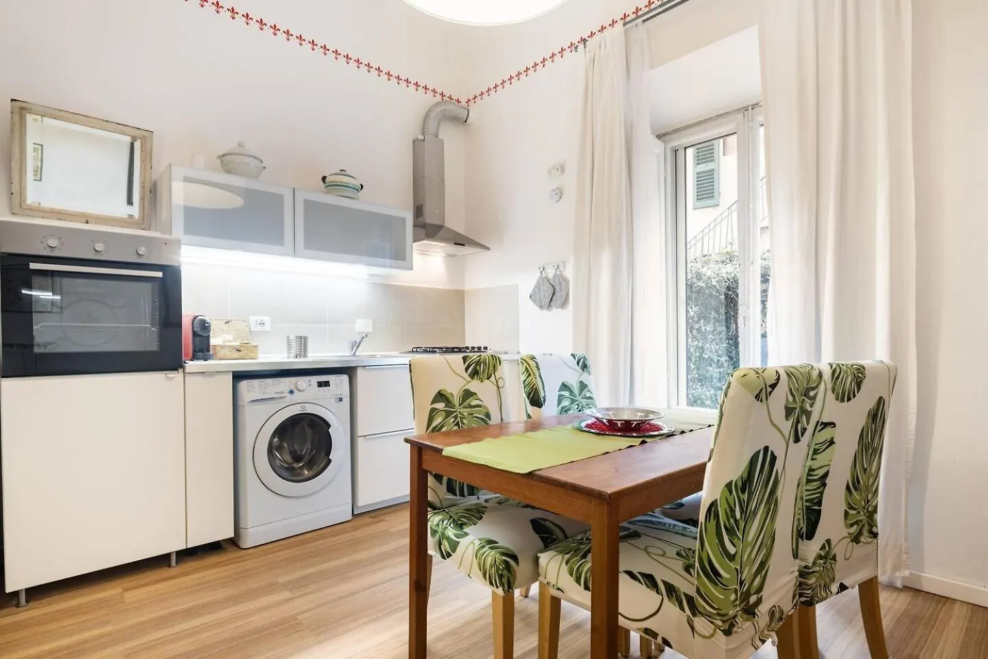 Comfy Unit Suitable For Work Street Level With Patio Florence